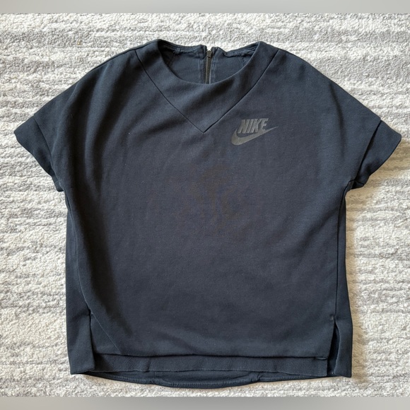 Nike Other - Nike Big Girls Fashion back zip shirt